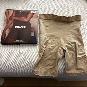 SKIMS Seamless Sculpt Mid Waist Mid Thigh Short